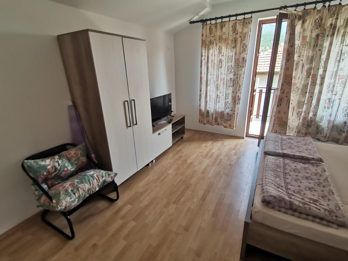 Guesthouse Zimovski Пештани Экстерьер фото