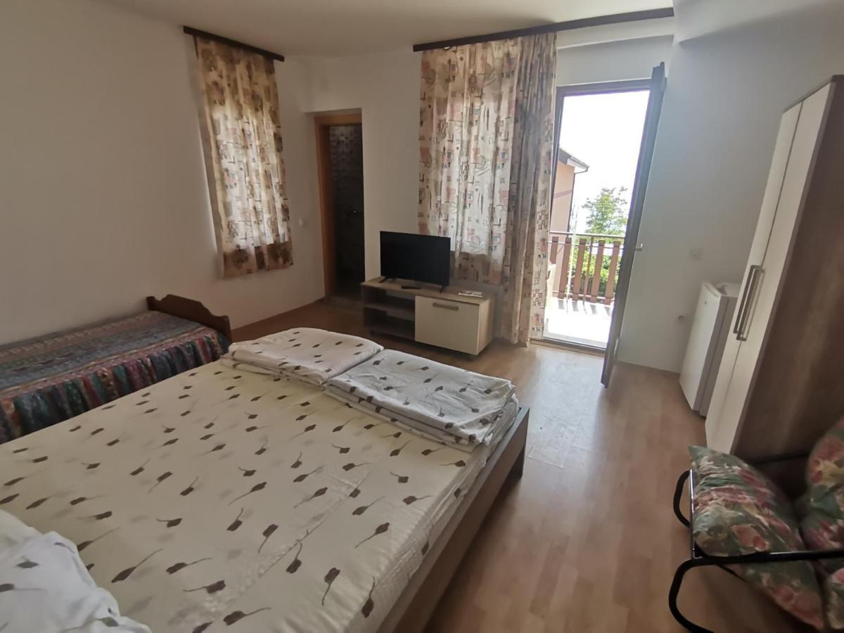 Guesthouse Zimovski Пештани Экстерьер фото