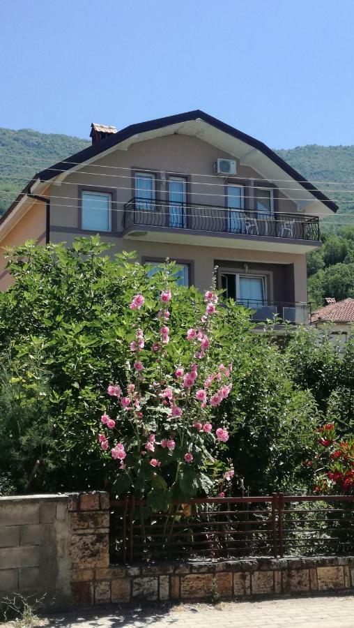 Guesthouse Zimovski Пештани Экстерьер фото